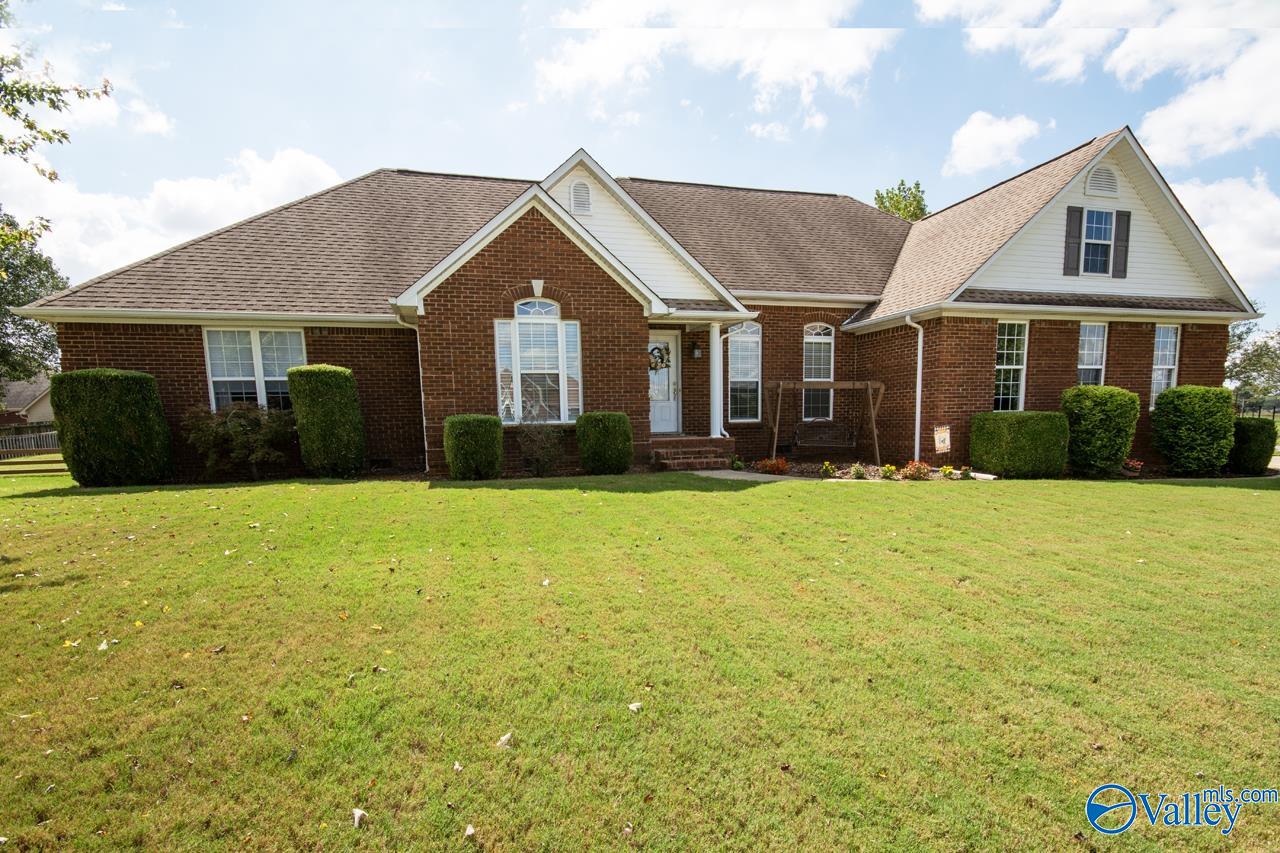 Lisa Dr, Athens, AL 35613
