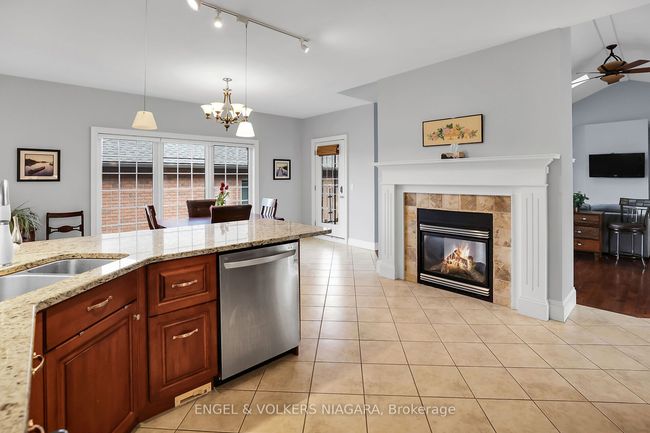 28 Cherry Ridge Blvd, House other with 4 bedrooms, 4 bathrooms and 4 parking in Fenwick ON | Image 4