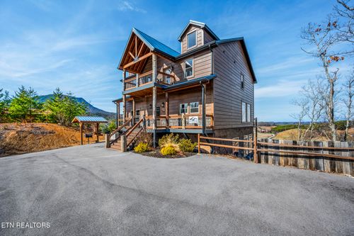 1490 Sleepy Valley Lane Lane, Sevierville, TN, 37876 | Card Image