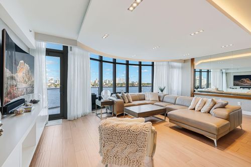 1011-17301 Biscayne Boulevard, North Miami Beach, FL, 33160 | Card Image