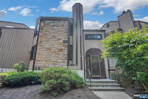13 Delbarton Ct, Hackettstown, NJ, 07840-4214 | Card Image