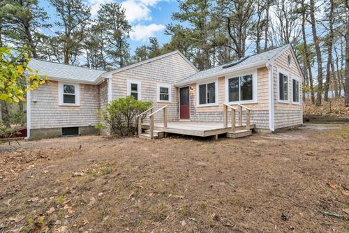 10 Bartlett Rd, Wellfleet, MA, 02667-8068 | Card Image