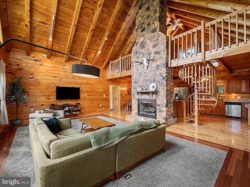 42 Marjorie Ct, BERKELEY SPRINGS, WV, 25411-6598 | Card Image