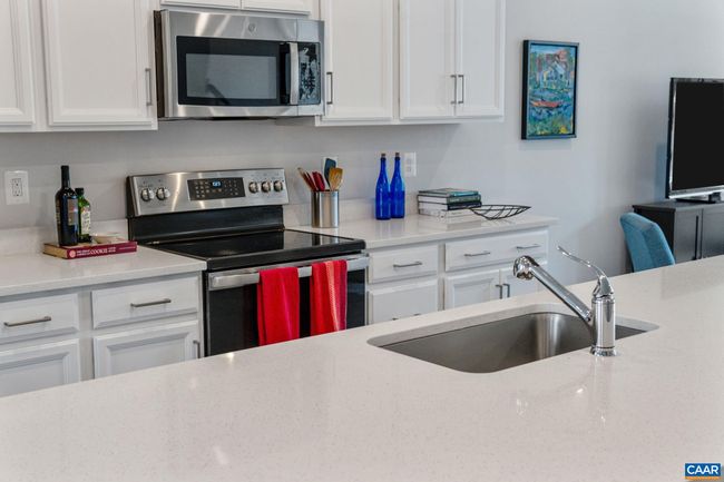 B - 802 Wesley Ln, Condo with 3 bedrooms, 3 bathrooms and null parking in CHARLOTTESVILLE VA | Image 8