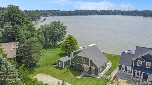 3174 Nisbet Rd, Pinckney, MI, 48169-9109 | Card Image