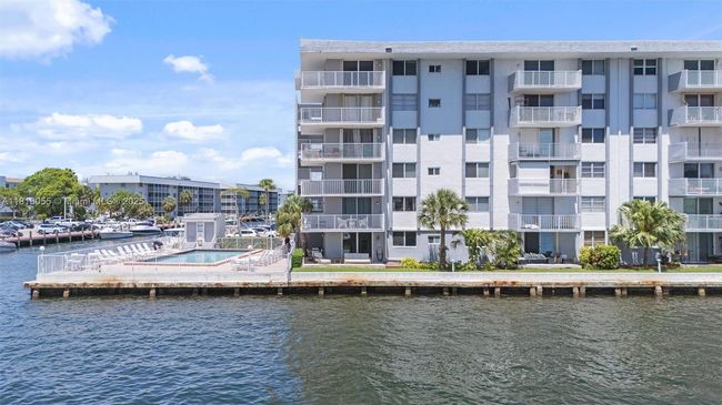 APT-108 - 4000 Ne 170 Th St, Condo with 3 bedrooms, 2 bathrooms and null parking in North Miami Beach FL | Image 29