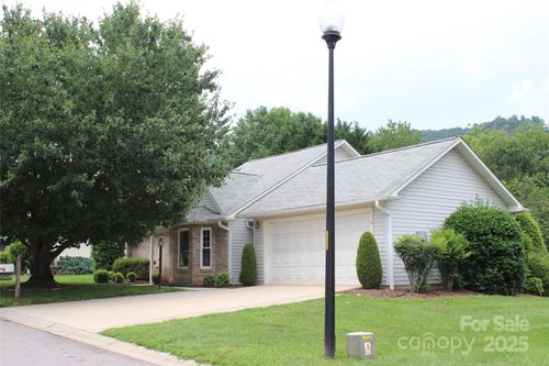 4 Gatehouse Ct, Asheville, NC, 28803-2059 | Card Image