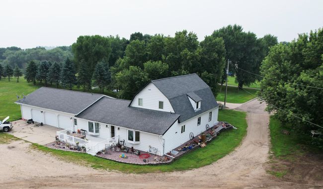 spacious 3+ garage attached | Image 5