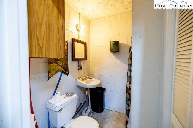 337 Pioneer Rdg, House other with 3 bedrooms, 2 bathrooms and null parking in Sparta NC | Image 37