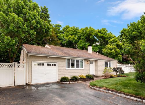3106 Devon Ave, Medford, NY, 11763-1747 | Card Image