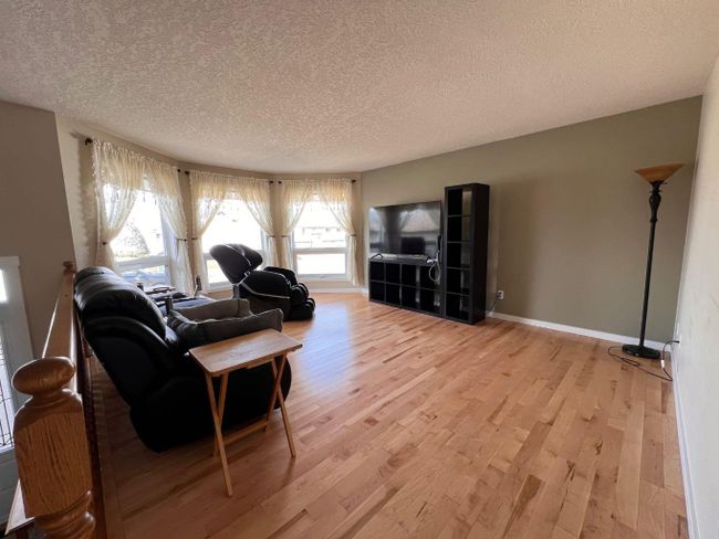 1805 10 Avenue, Home with 4 bedrooms, 3 bathrooms and 4 parking in Wainwright AB | Image 3