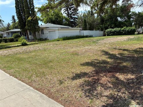 613 Av P N, Saskatoon, SK, S7L2W1 | Card Image