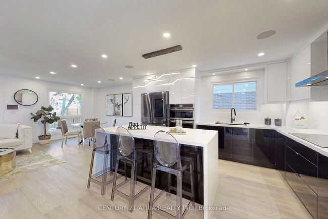 42 Coventry Crt, House other with 7 bedrooms, 5 bathrooms and 2 parking in Richmond Hill ON | Image 7