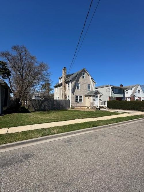 261 Rutland Rd, Freeport, NY, 11520-1717 | Card Image