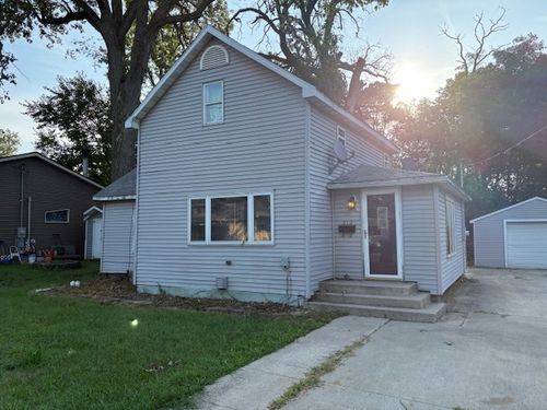 212 Yount Ave, Watseka, IL, 60970-1560 | Card Image
