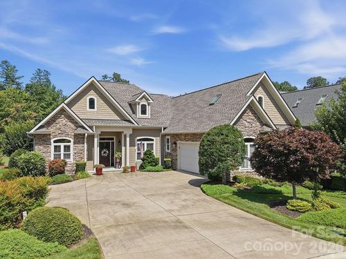 134 Whistlewood Ln, Hendersonville, NC, 28739-8734 | Card Image