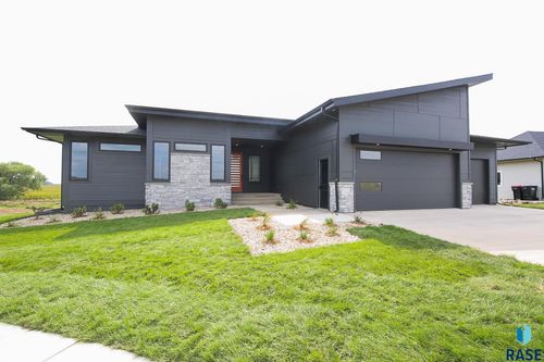 1005 S Haley Ave, Brandon, SD, 57005-6727 | Card Image
