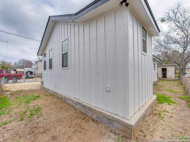 105 Galbreath Ave, House other with 3 bedrooms, 1 bathrooms and null parking in Devine TX | Image 16