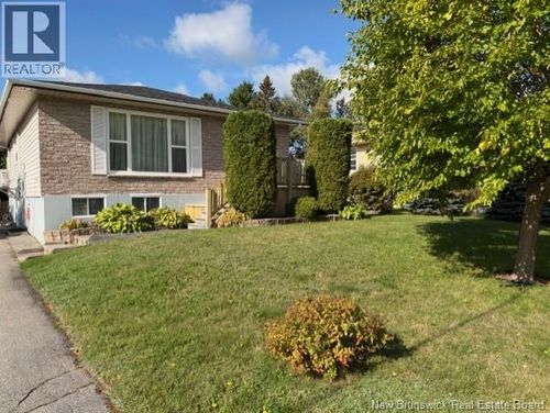 231 Hutchison Dr, House with 2 bedrooms, 2 bathrooms and null parking in Miramichi NB | Card Image
