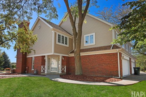 692 Monroe Dr, Lindenhurst, IL, 60046-7854 | Card Image