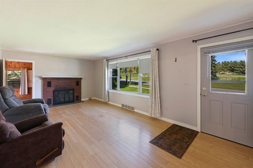 5747 Shelburne Road, Shelburne, VT, 05482 | Card Image