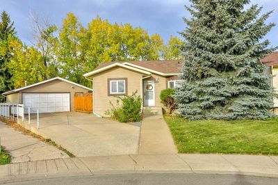 30 Purdue Crt W, House detached with 3 bedrooms, 3 bathrooms and 6 parking in Lethbridge AB | Image 1