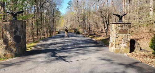 331 Chestnut Ridge Rd, Walland, TN, 37886-2840 | Card Image