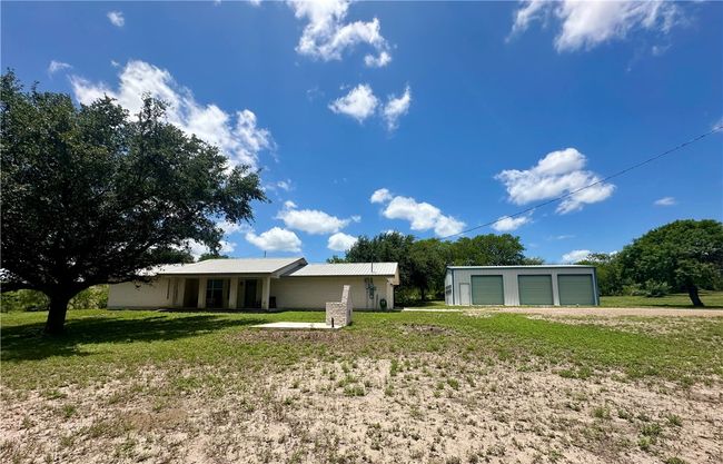 1069 Highway 72, House other with 4 bedrooms, 2 bathrooms and null parking in Three Rivers TX | Image 11