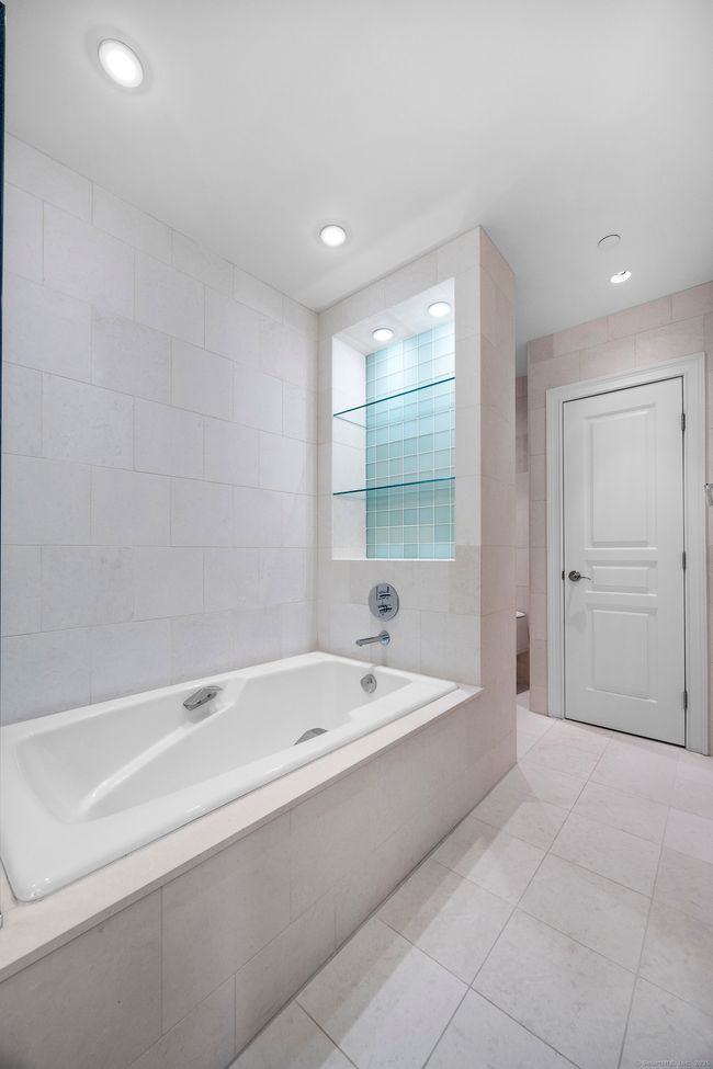 UNIT-1403 - 100 Parrott Dr, Condo with 2 bedrooms, 2 bathrooms and 3 parking in Shelton CT | Image 14
