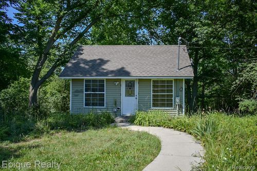 300 W Dewey Rd, Owosso, MI, 48867-8960 | Card Image