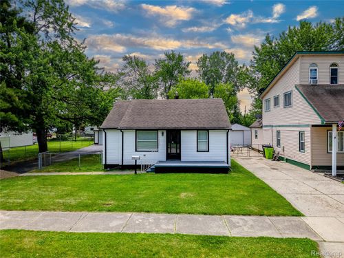 19228 Melvin St, Roseville, MI, 48066-2651 | Card Image
