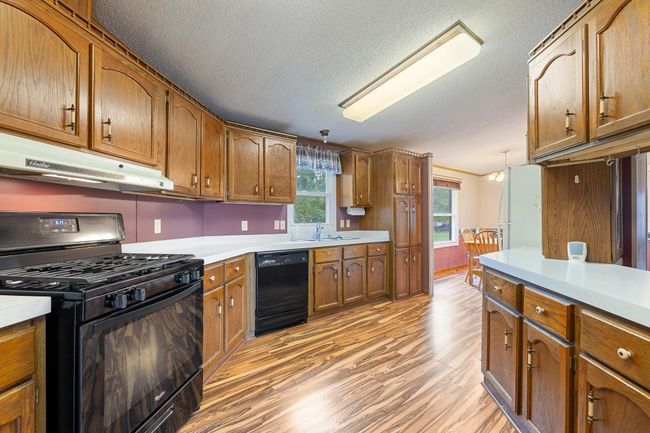 Interior - Kitchen | Image 12