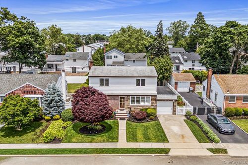 226 Margaret Dr, East Meadow, NY, 11554-1315 | Card Image