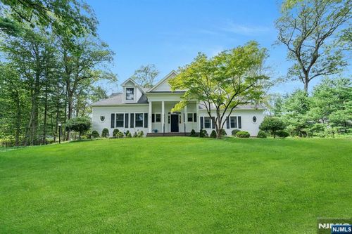 83 Chestnut Ridge Rd, Saddle River, NJ, 07458-3126 | Card Image