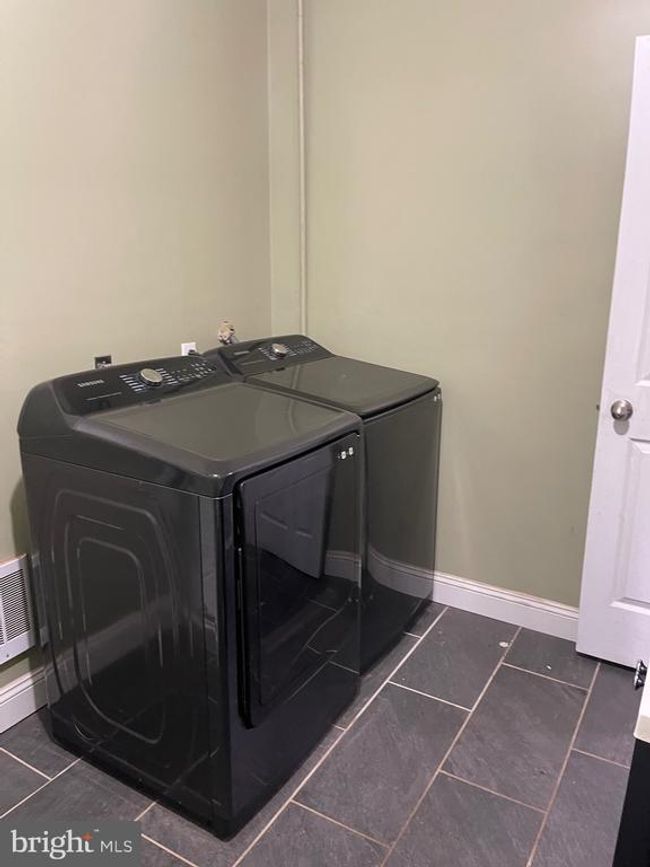 335 W Walnut St, Townhouse with 5 bedrooms, 2 bathrooms and null parking in Kutztown PA | Image 11