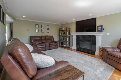 335 Wellington Hill Rd, Manchester, NH, 03104-6443 | Card Image