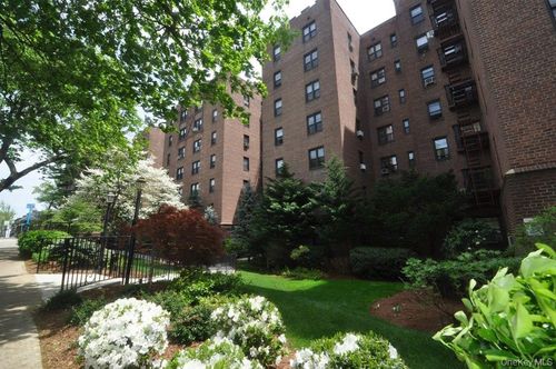 apt-4a-142 Garth Rd, Scarsdale, NY, 10583-3731 | Card Image