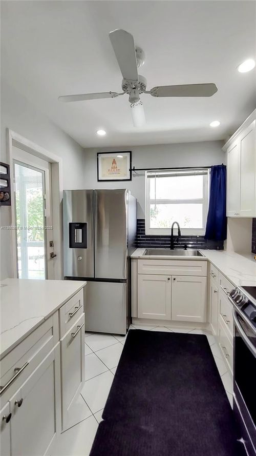 a-501 Blue Heron Dr, Hallandale Beach, FL, 33009-5750 | Card Image