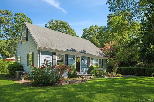 40 Donellan Rd, Hampton Bays, NY, 11946-2820 | Card Image