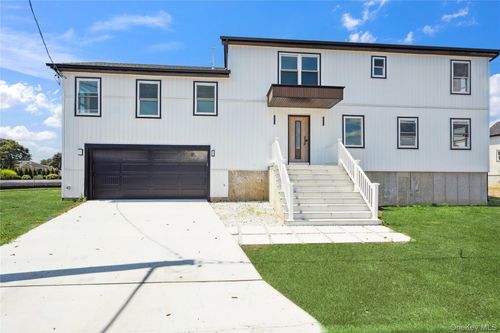 775 S 9th St, Lindenhurst, NY, 11757-5545 | Card Image