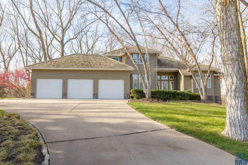 789 W Sawgrass Trl, Dakota Dunes, SD, 57049-5205 | Card Image