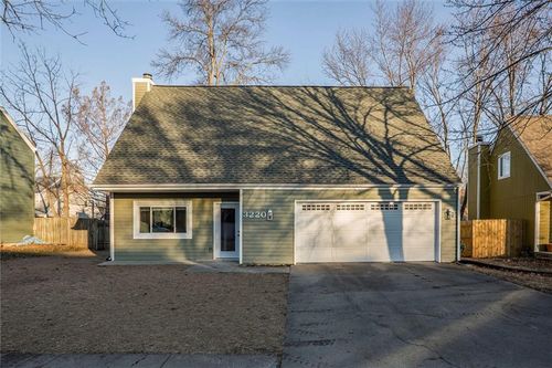 3220 Creekwood Dr, Lawrence, KS, 66049-1810 | Card Image