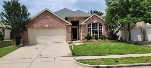 301 Crepe Myrtle Dr, Euless, TX, 76039-4132 | Card Image