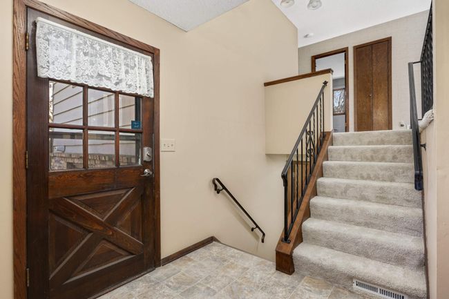 Spacious foyer area! | Image 21