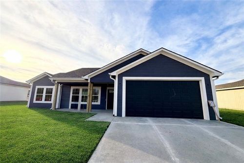 1302 Ne Sequoia Ct, Oak Grove, MO, 64075-5501 | Card Image