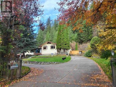 702 Hart Highway, House other with 5 bedrooms, 3 bathrooms and null parking in Prince George BC | Image 1