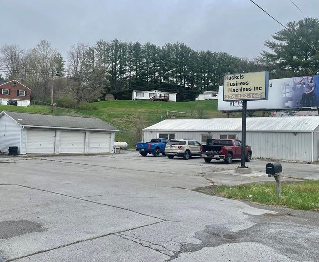 37037 Governor G C Peery Hwy, Home with 0 bedrooms, 0 bathrooms and 10 parking in Bluefield VA | Image 20