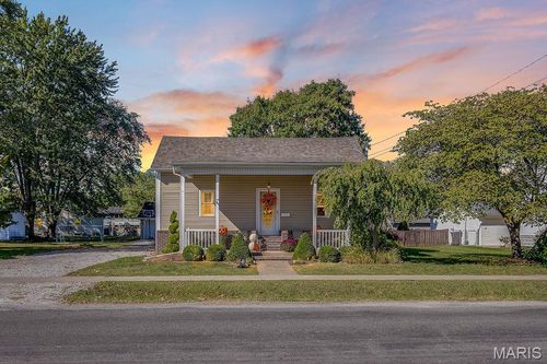 311 S Hibbard St, Staunton, IL, 62088-1711 | Card Image