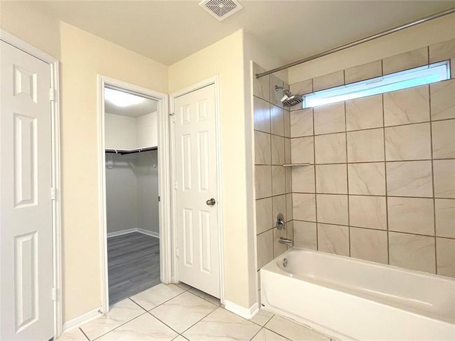 Master Bathroom | Image 22