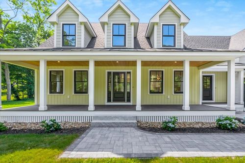 195 Amesbury Rd, Kensington, NH, 03833-6708 | Card Image